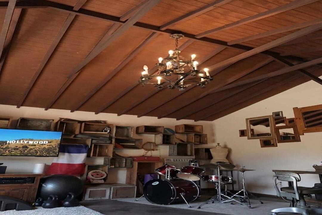 Photo of Livingroom in Valley Village
