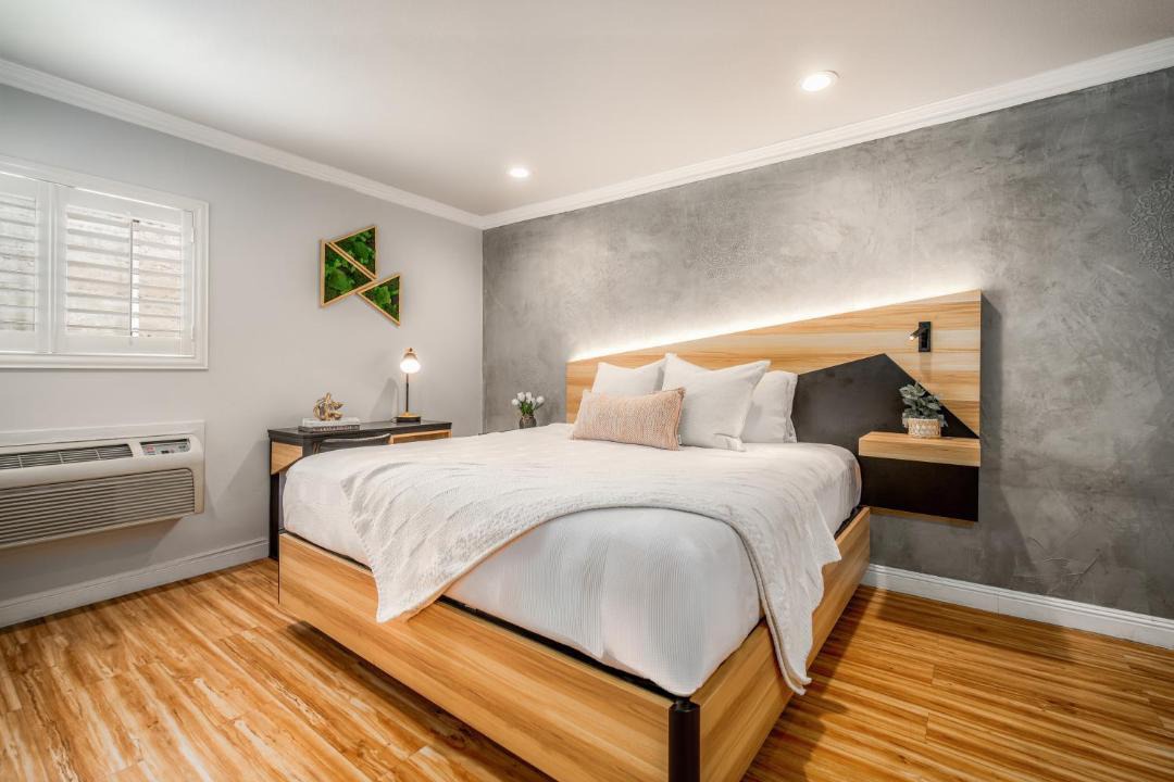 Photo of Bedroom in Fairfax District
