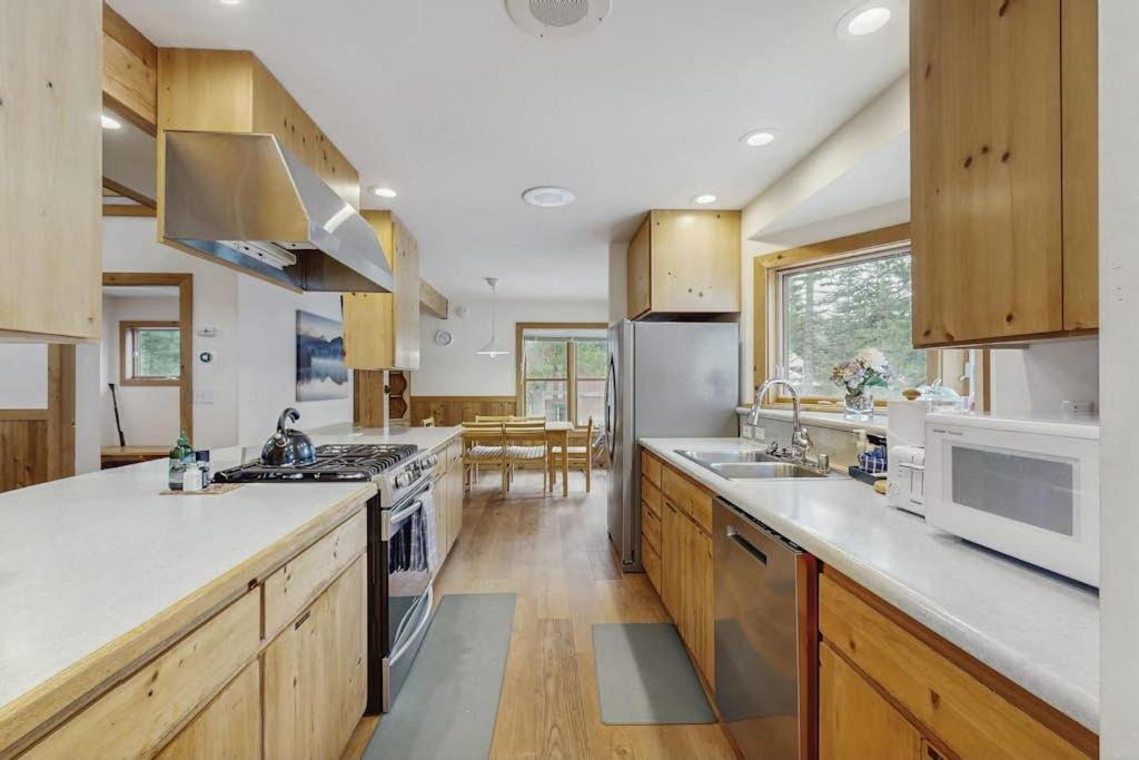 Photo of Kitchen in Serene Lakes