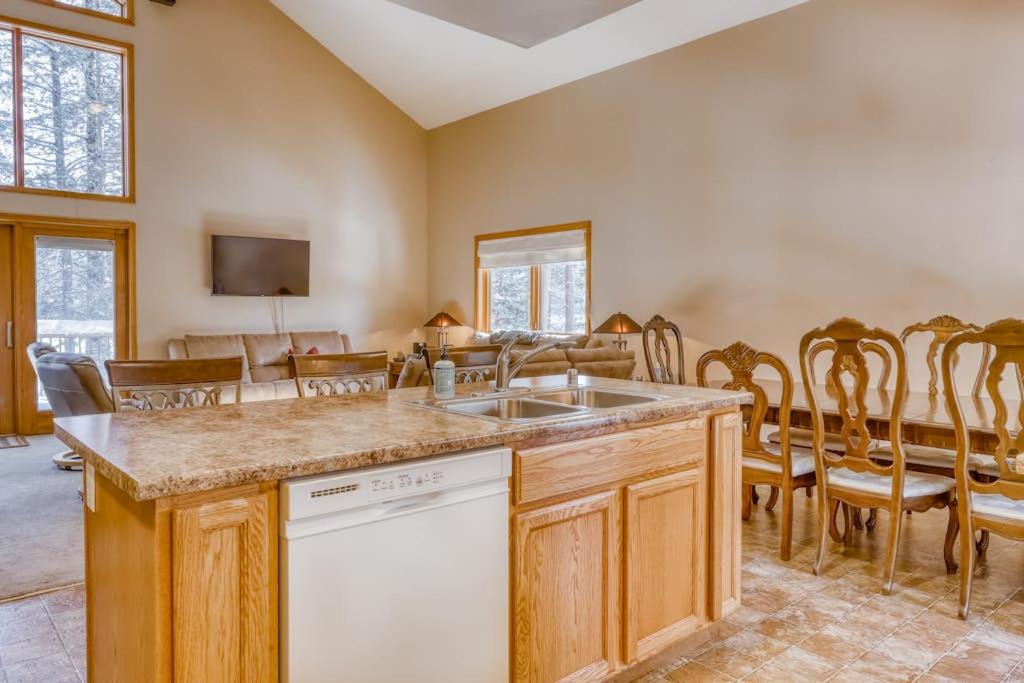 Photo of Kitchen in Serene Lakes