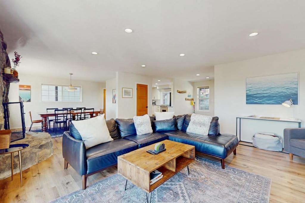 Photo of Livingroom in Tahoma