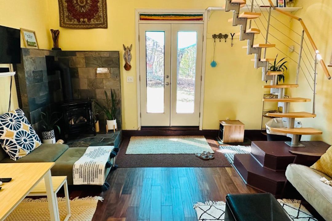 Photo of Livingroom in Iowa Hill