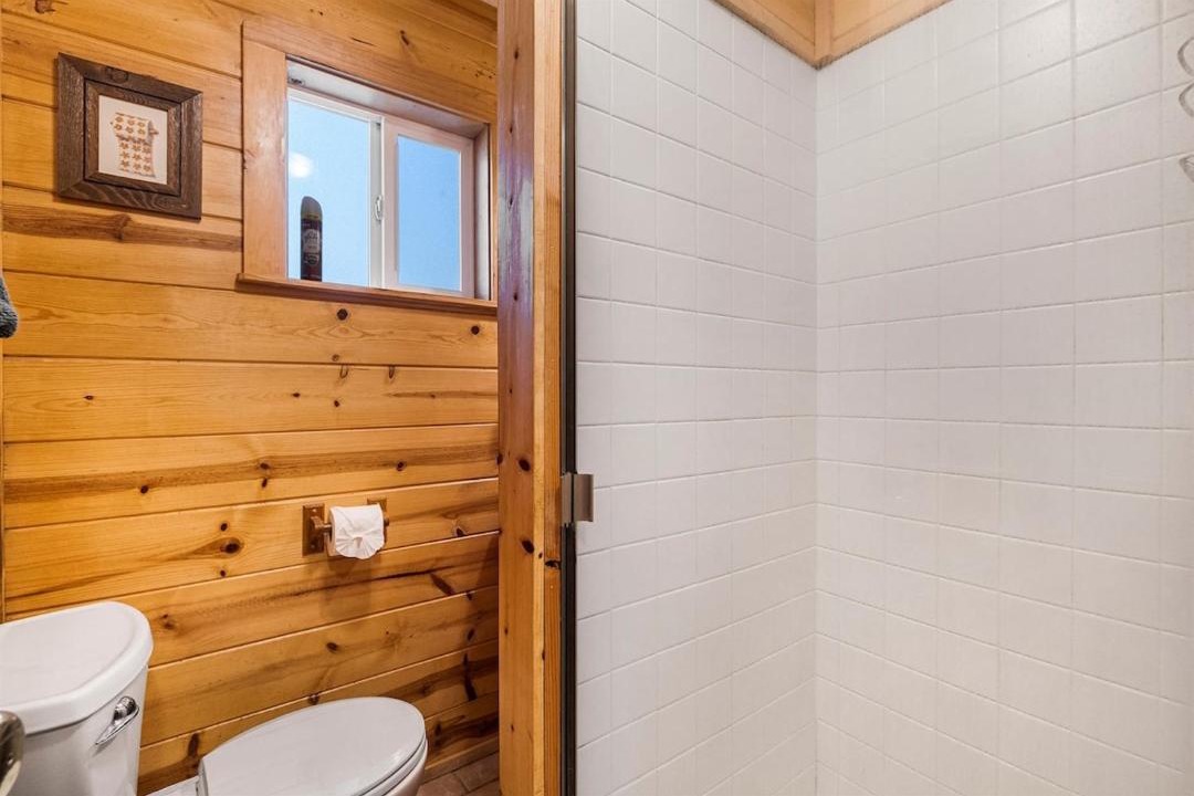 Photo of Bathroom in Peninsula Village