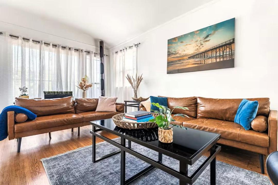 Photo of Livingroom in Fairfax District