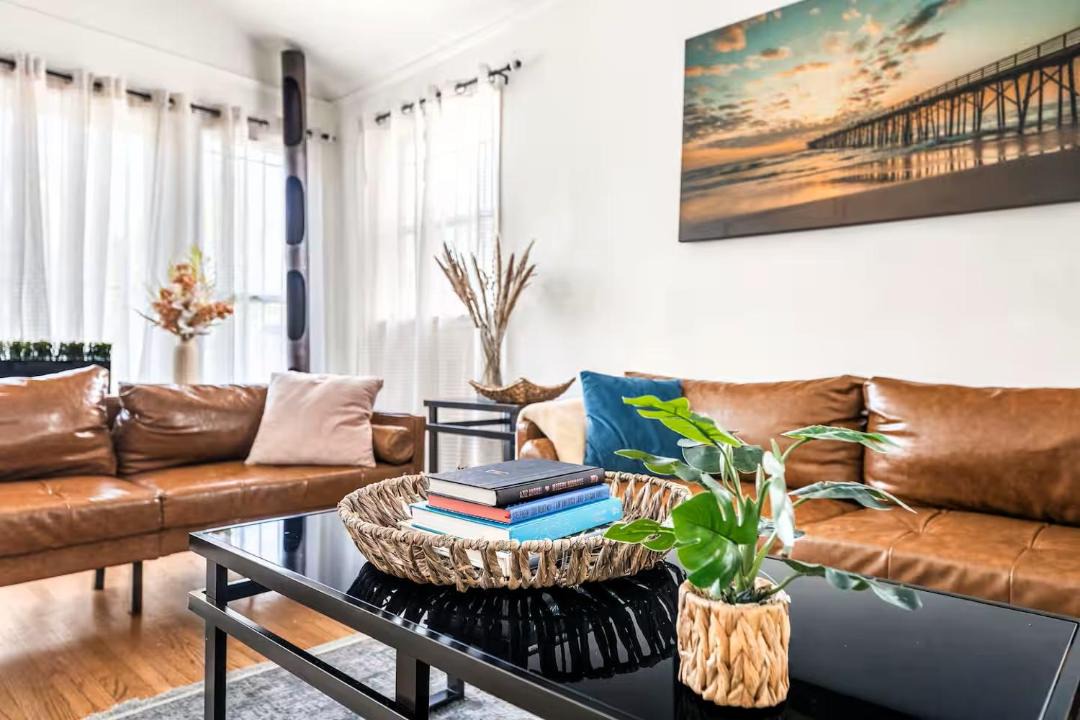 Photo of Livingroom in Fairfax District