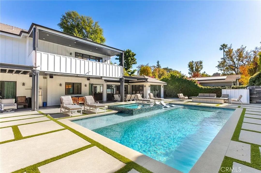Photo of Others in Tarzana