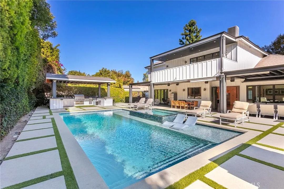 Photo of Others in Tarzana