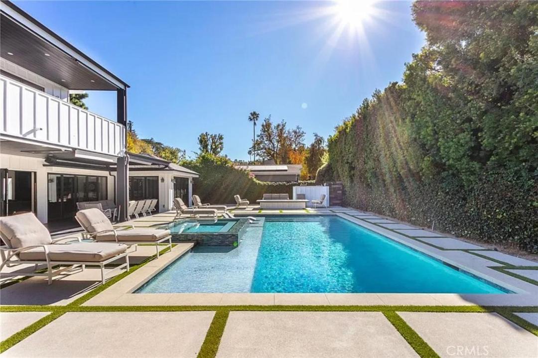 Photo of Others in Tarzana