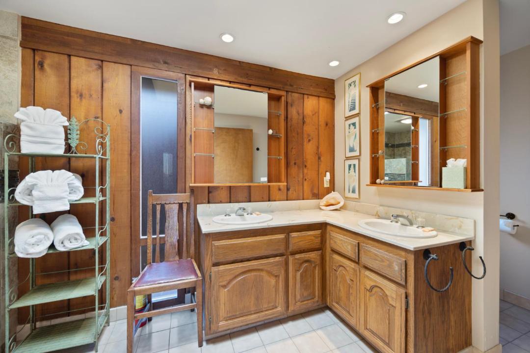 Photo of Bathroom in Avalon
