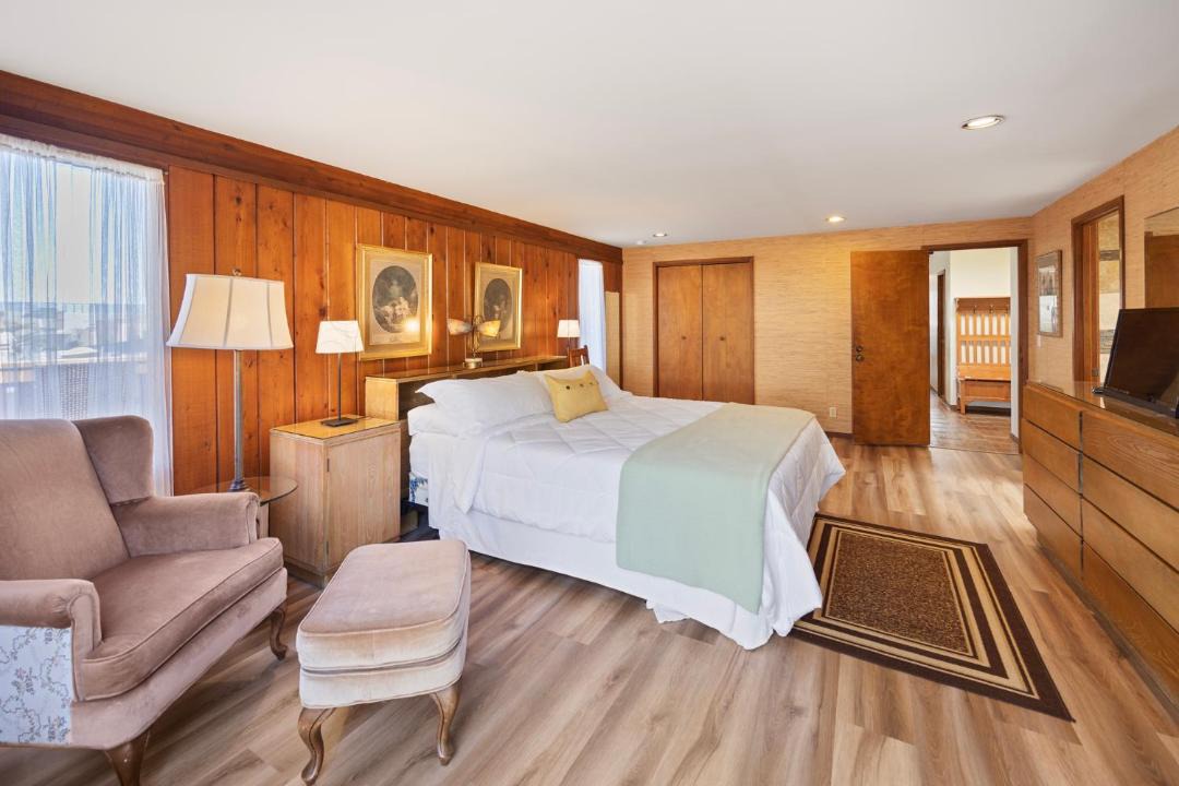 Photo of Bedroom in Avalon