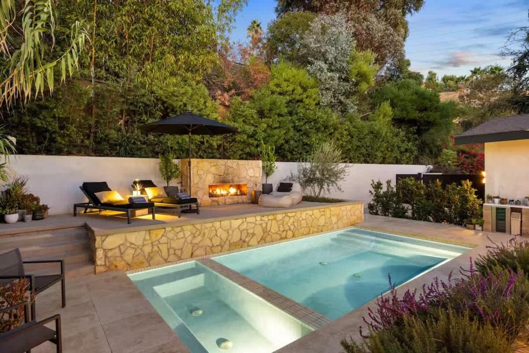 Photo of Others in Hollywood Hills