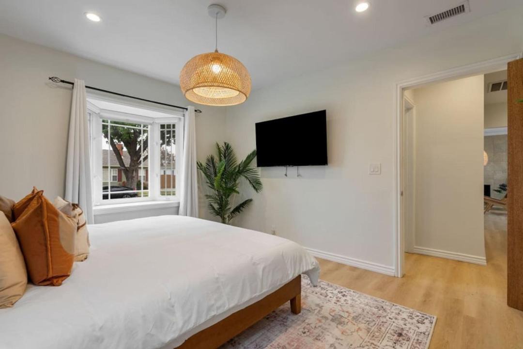 Photo of Bedroom in Bixby Knolls