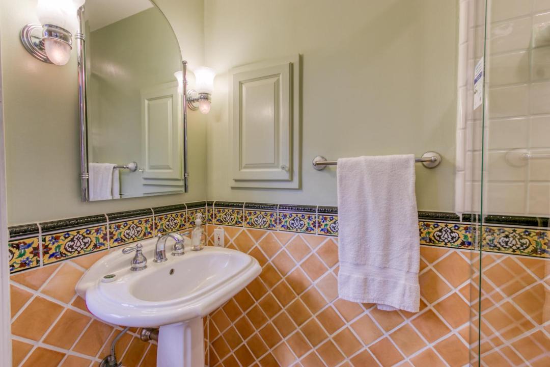 Photo of Bathroom in Avalon
