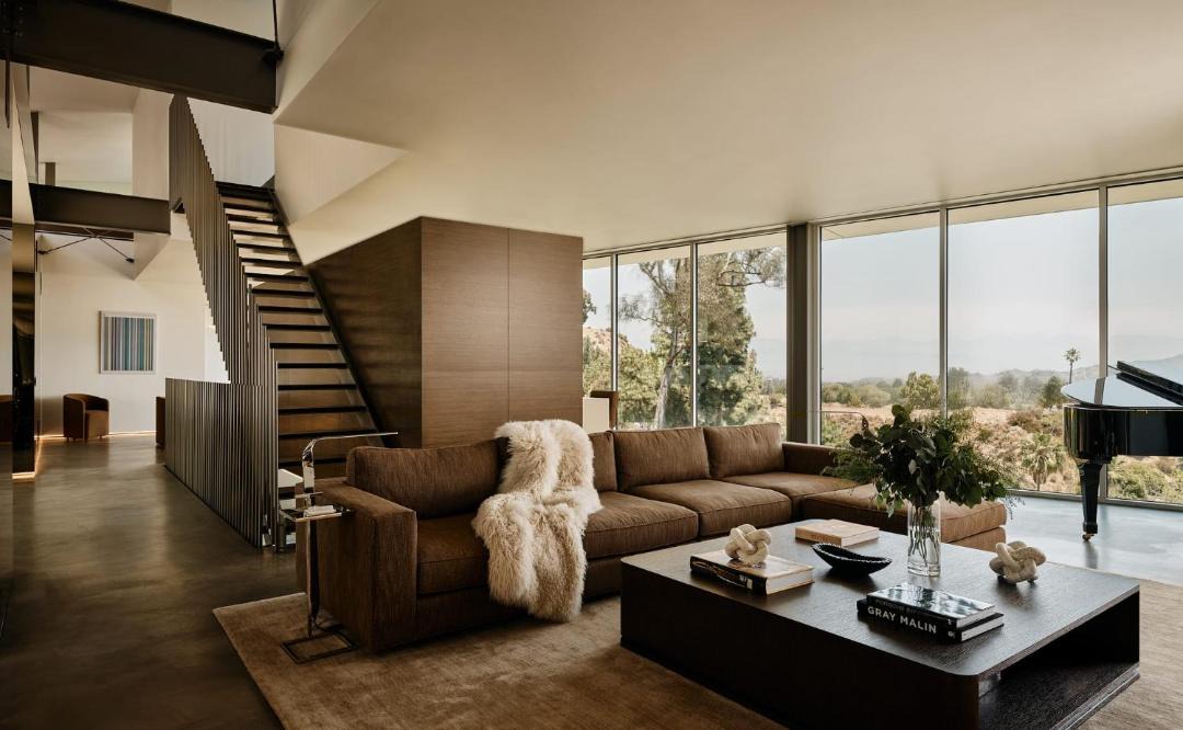 Photo of Others in Hollywood Hills
