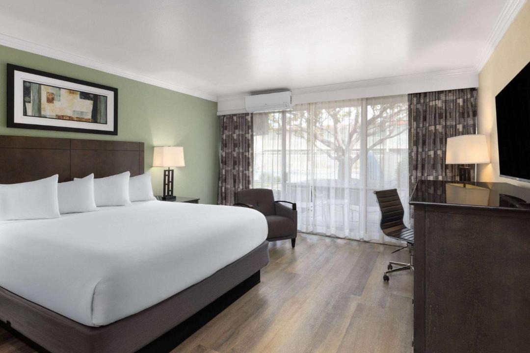 Photo of Bedroom in North Fremont Street