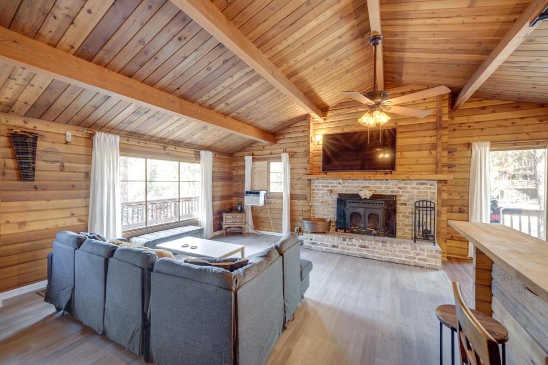 Photo of Livingroom in Pine Mountain Club