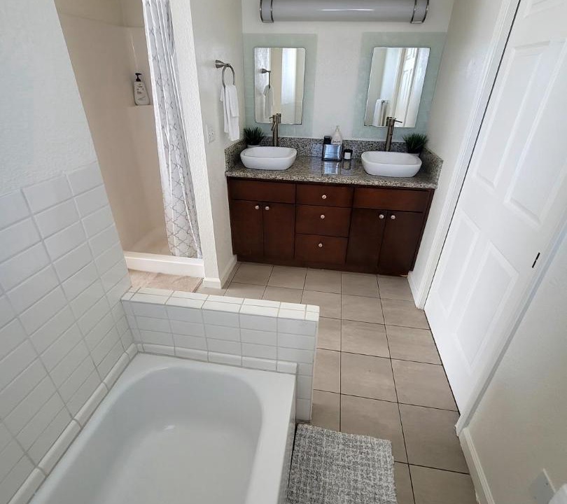 Photo of Bathroom in Mid-Wilshire