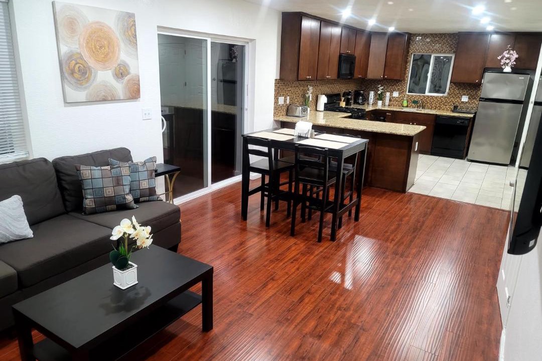 Photo of Livingroom in Mid-Wilshire