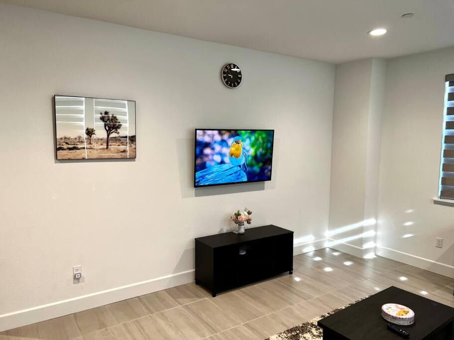 Photo of Livingroom in Tracy