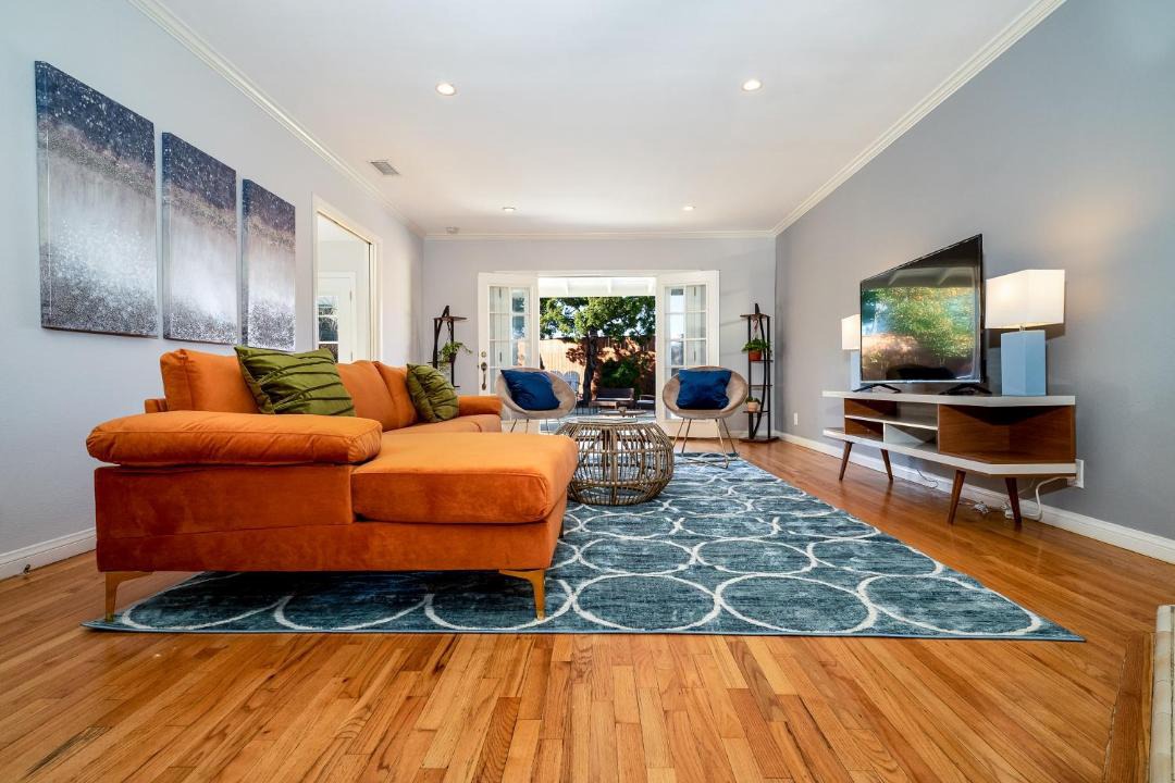 Photo of Livingroom in Van Nuys