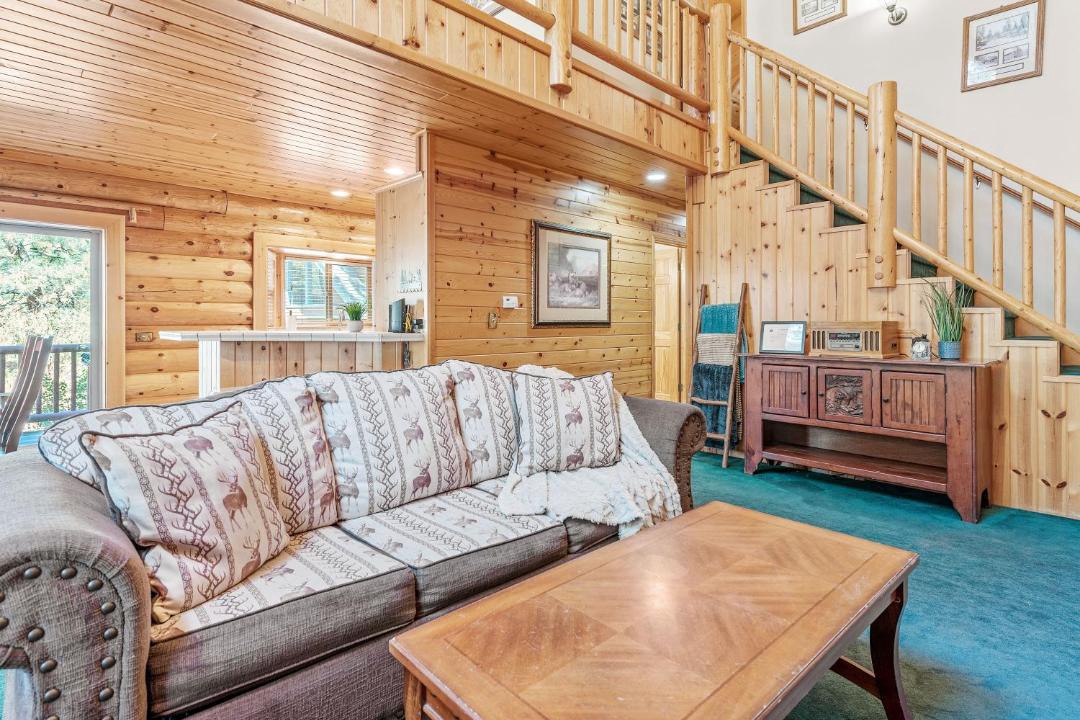 Photo of Livingroom in Summit Estates