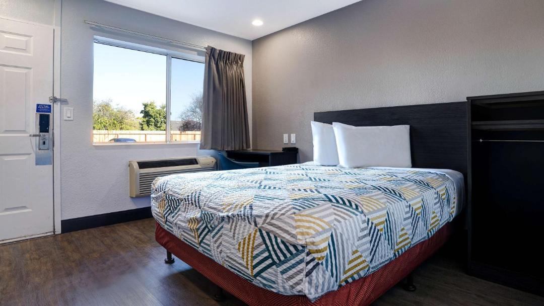 Photo of Bedroom in Pacific
