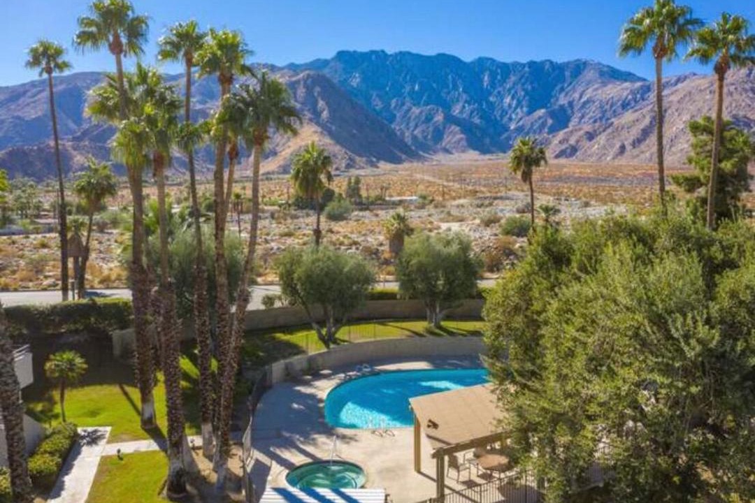 Photo of Outdoor in Racquet Club West