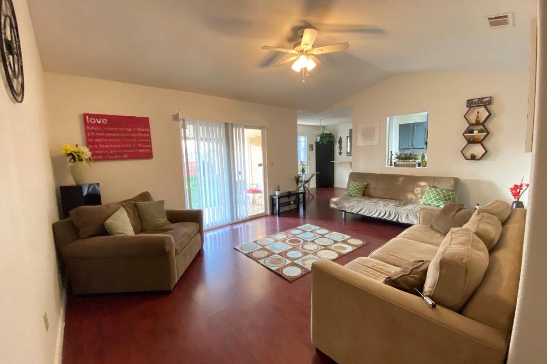Photo of Livingroom in Southeastern Sacramento