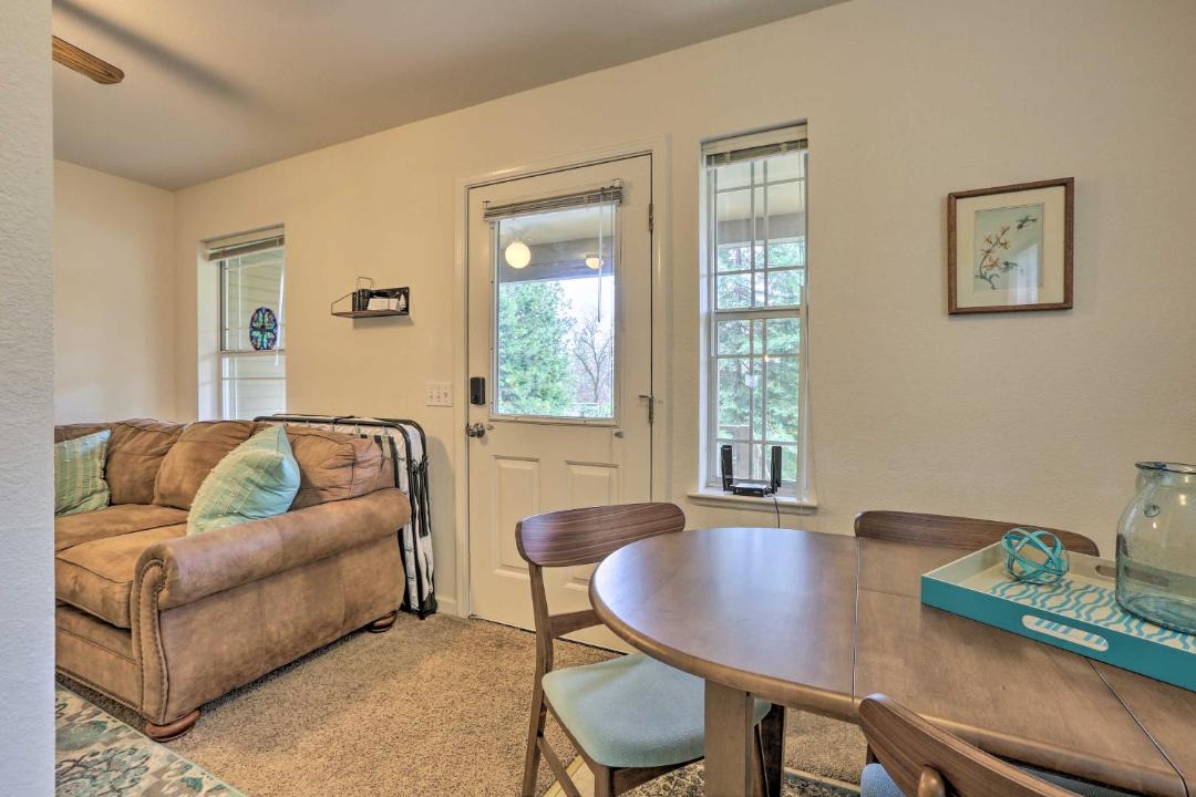 Photo of Livingroom in Applegate