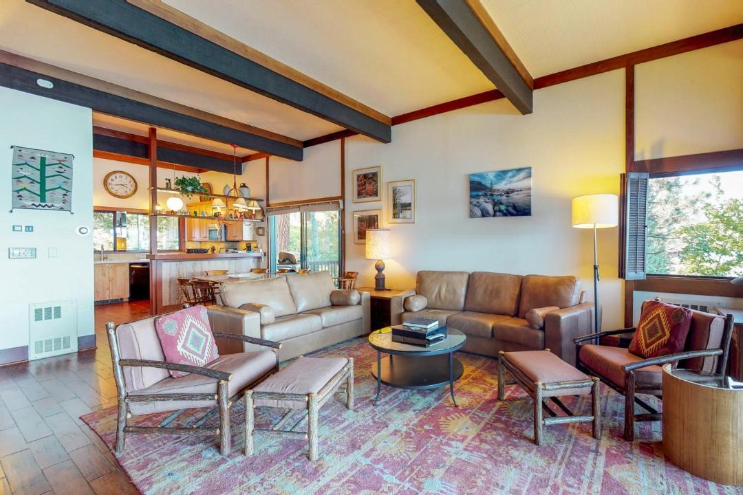 Photo of Livingroom in Tahoe Tavern