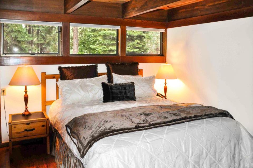 Photo of Bedroom in Tahoe Tavern