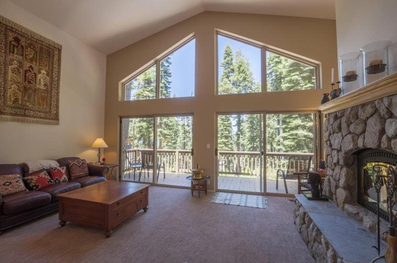 Photo of Livingroom in Fallen Leaf