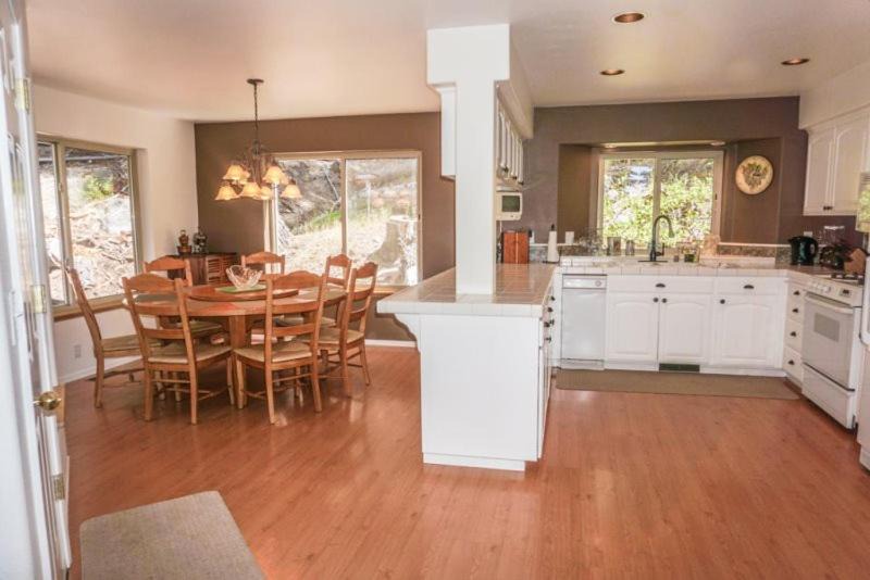 Photo of Livingroom in Fallen Leaf