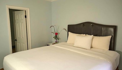 Deluxe, One Queen Room