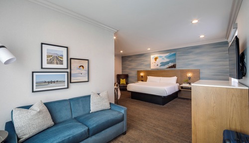 Studio Suite, 1 King Bed with Sofa bed, Corner