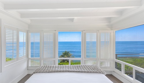 Peaceful Ocean Front King Room with Balcony Space