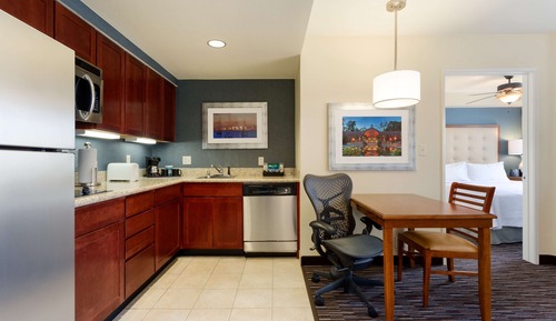 Suite, 1 Queen Bed, Accessible, Bathtub