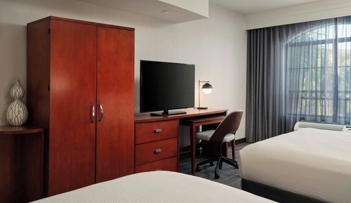 Room, 2 Queen Beds, Hearing Accessible (Accessible Bathtub)