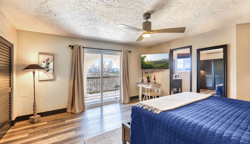 Deluxe Room, 1 King Bed, Ensuite, Vineyard View