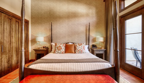 Luxury Double Room, 1 King Bed, Bathtub, Courtyard Area