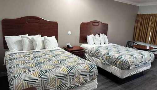 Deluxe Room, 2 Queen Beds, Non Smoking, Refrigerator