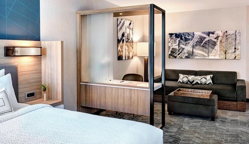Suite, 1 King Bed (Mobility/Hearing Accessible, Tub)