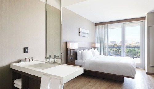 Room, 1 King Bed, Balcony