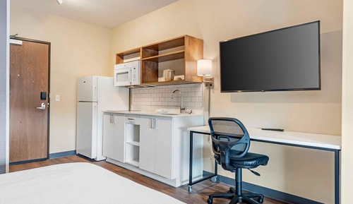 Standard Studio, 1 Queen Bed, Non Smoking, Refrigerator & Microwave