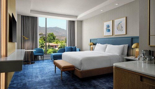 Room, 1 King Bed, Accessible, Mountain View (Hearing)