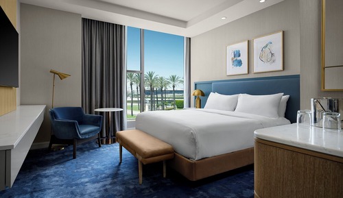 Room, 1 King Bed, Accessible (Hearing, Racetrack View)