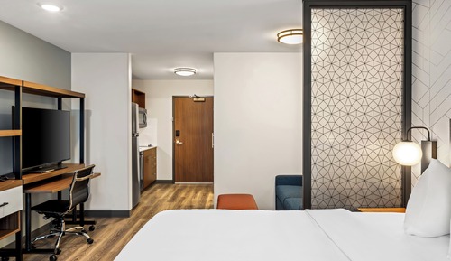 Suite, 1 King Bed, Kitchen (1 Bedroom)