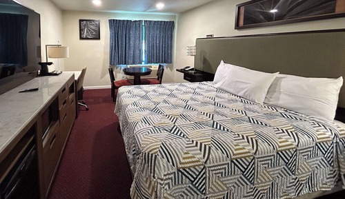 Standard Room, 1 King Bed, Accessible Bathtub, Non Smoking
