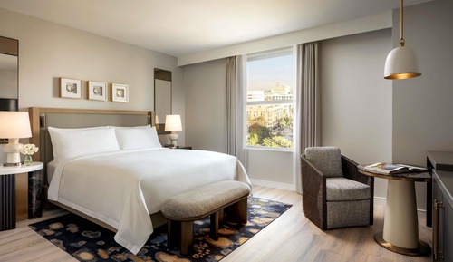 Fairmont Room, 1 King Bed, Mobility Accessible, Bay View (Roll in Shower)