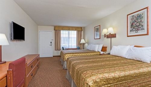 Deluxe Room, 2 Queen Beds, Non Smoking, Refrigerator & Microwave